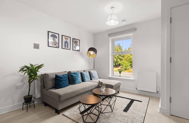2 Bedroom | Free Parking | Near Leeds City Centre