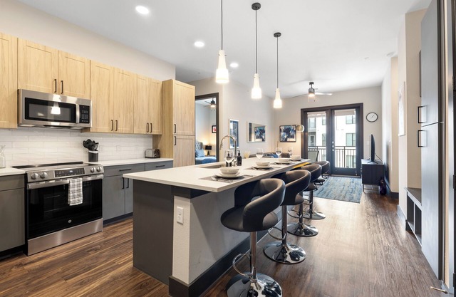 Modern 2BR Near Domain & Tech