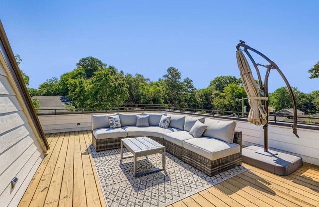Modern 2BR near Tobacco Trail w/ rooftop deck