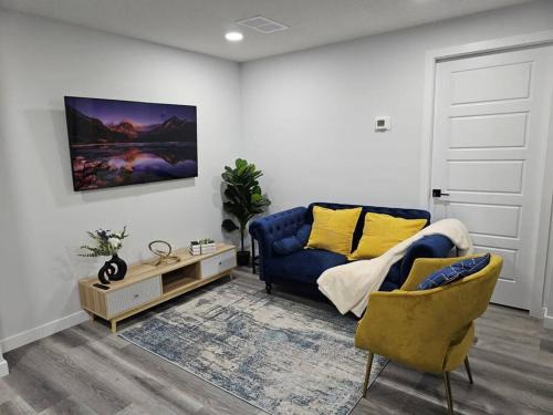 Modern 2BR Oasis legal Suite