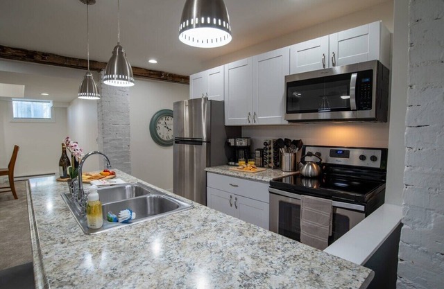 Modern 2BR Oasis: Newly Renovated Gem in Bloomington