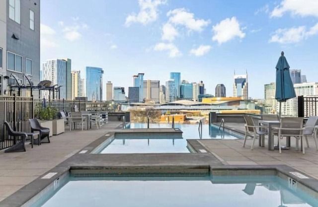 Modern 2BR w/ 2 King Beds – Near Broadway