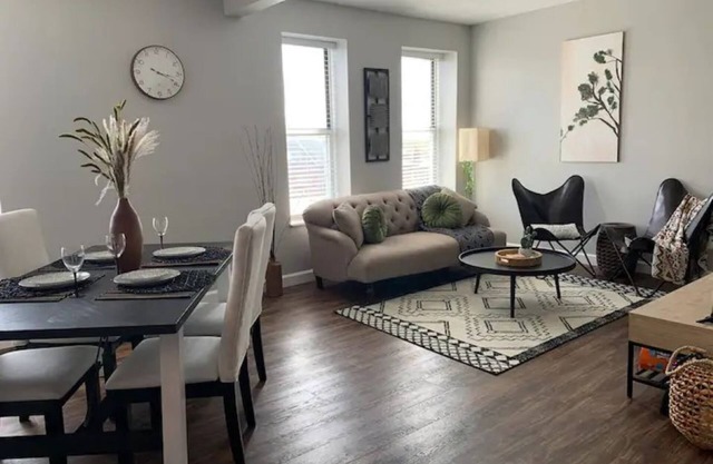 Modern Duplex Near Arenas, Hospitals, Universities & Major Attractions
