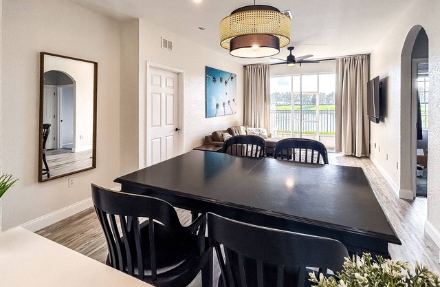 Modern 3 Bed 2 Bath in Near MCO Airpot, Lake Nona, and Orlando Parks & Resorts
