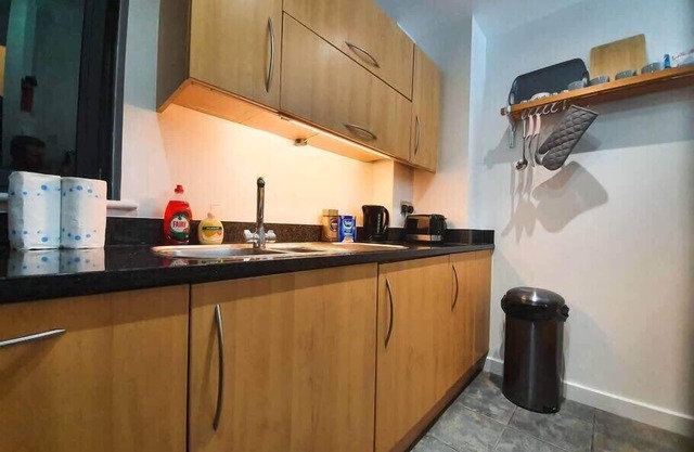 Modern 3 Bed Apt on 8th Floor with Amazing Views