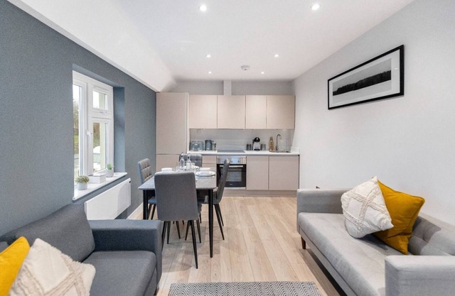 Modern and Elegant 3-Bed Apartment in Shenfield