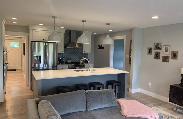 Modern 3-bed Farmhouse, Terre Haute by Mansion™