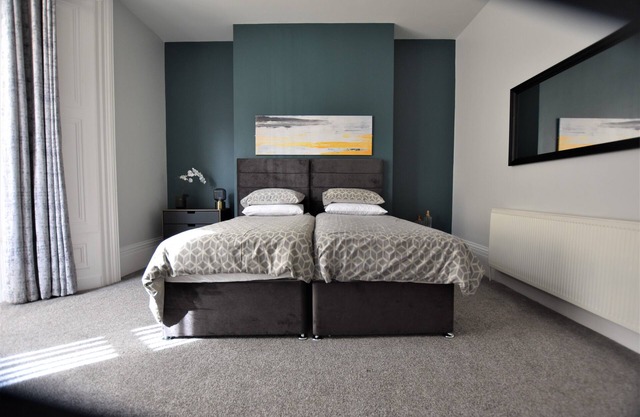 Appartement moderne de 3 chambres dans le centre-ville. Parking gratuit