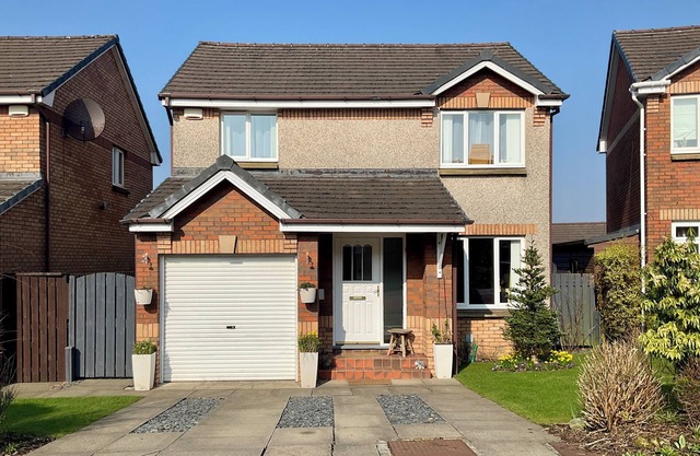 Modern 3 Bedroom Detached Home with Private Garden