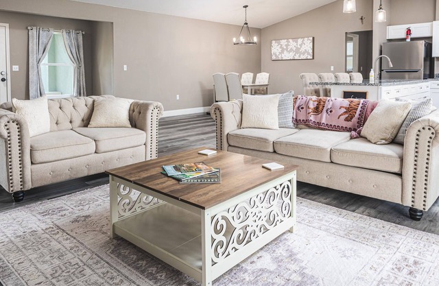 Modern 3-Bedroom Family Retreat w/Pool in South Lakeland