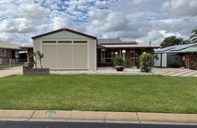 Modern 3 Bedroom fully A/C Town House with lock up garage and super fast WiFi