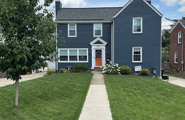 Modern 3-bedroom house with pool, spa, and infrared sauna in the Highlands