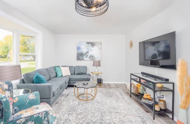 Modern 3 Bedroom Living