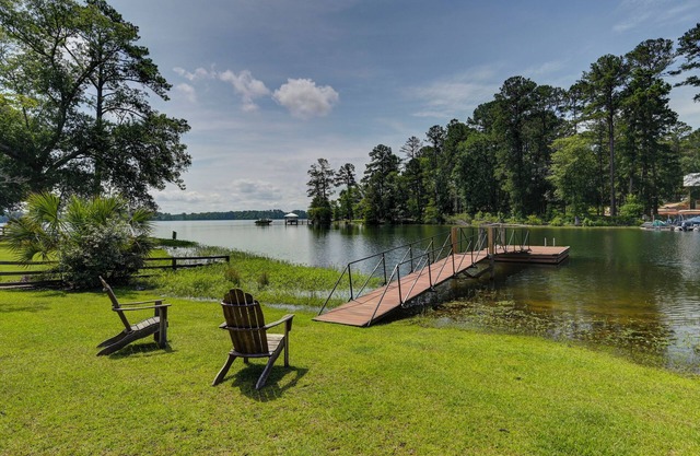 Modern 3-Bedroom on a Quiet Cove in Chapin