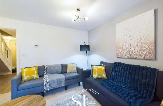 Modern 3 Bedroom Willenhall House, Free Private Parking, Wifi, Netflix