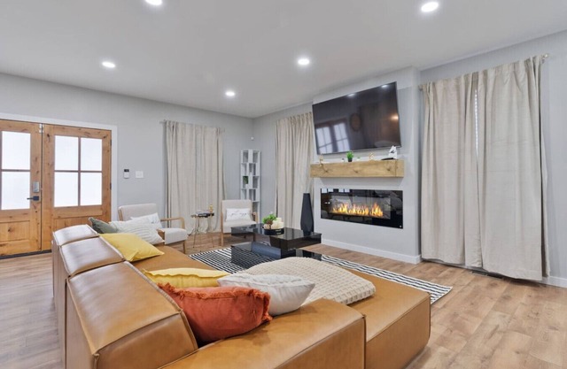 Modern 3-Br Retreat Downtwn Indy