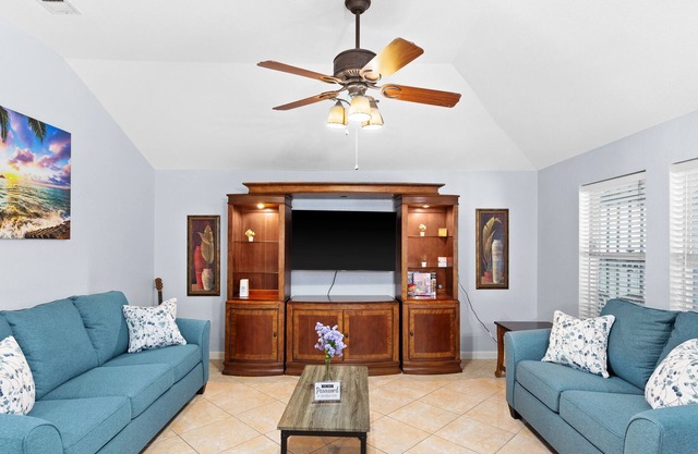 Modern House-15 min from Texas State Fair- AIR HOCKEY TABLE!