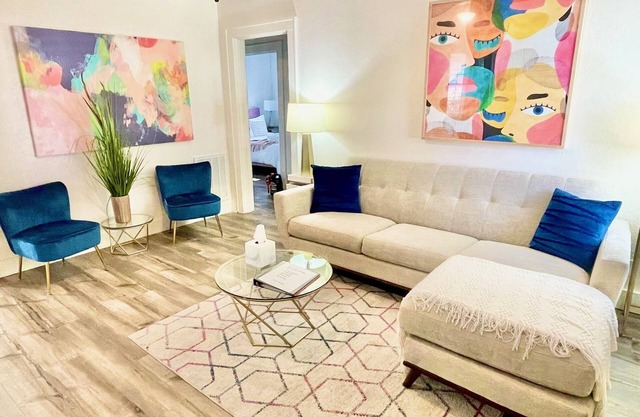 Modern 3BR Cottage on Poplin, Pet & Family Friendly