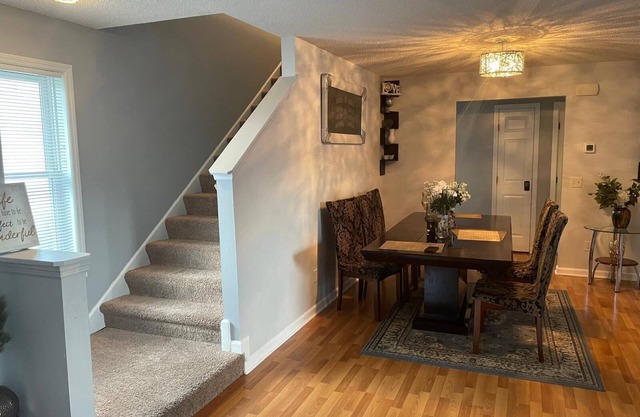 Charming family-friendly 3-bedroom house with WiFi Minneapolis