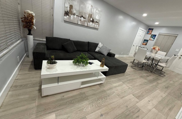 Brand New Home w/Garden Near Beaches