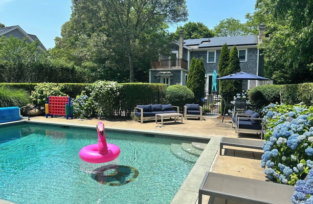 Moderne 4 chambres / 3. Ferme 5 salles de bain avec piscine privée et AC sur piste cyclable