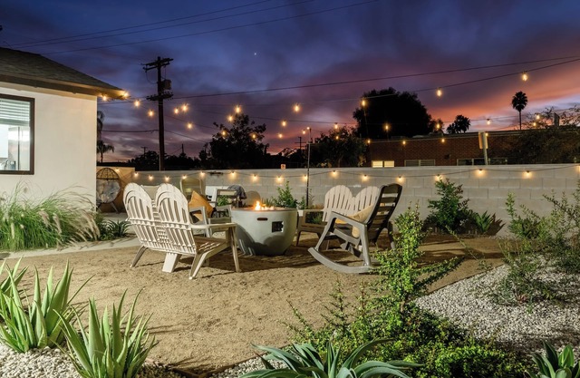 Modern 4-bedroom Hollywood Oasis with Claw Machine, Private Spa, and Ping Pong