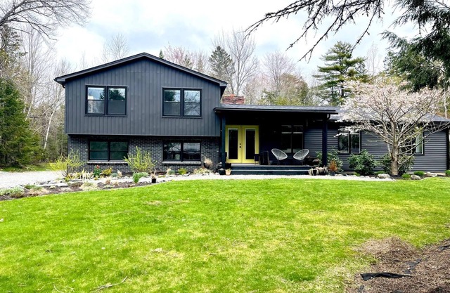 Modern 4 Bedroom House in Quiet Bangor Neighborhood