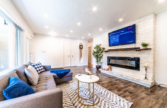 Modern 4 bedroom in a Quite Neighborhood* NETFLIX* *WIFI*