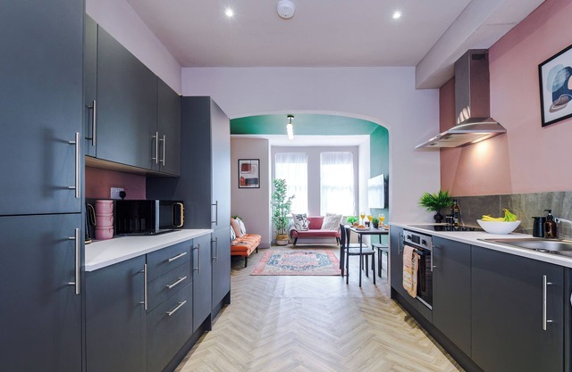 Modern 4-Bedroom in Manchester