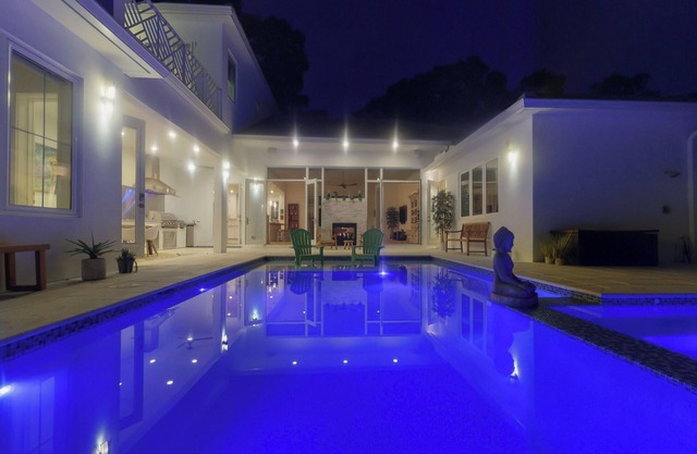 Modern 4-bedroom house in historic Old Northeast St. Pete, 1 mile to downtown