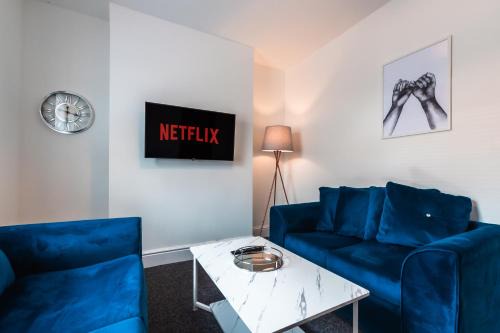 Modern 4 Bedrooms-Sleeps 8-Long Term Disc-Driveway