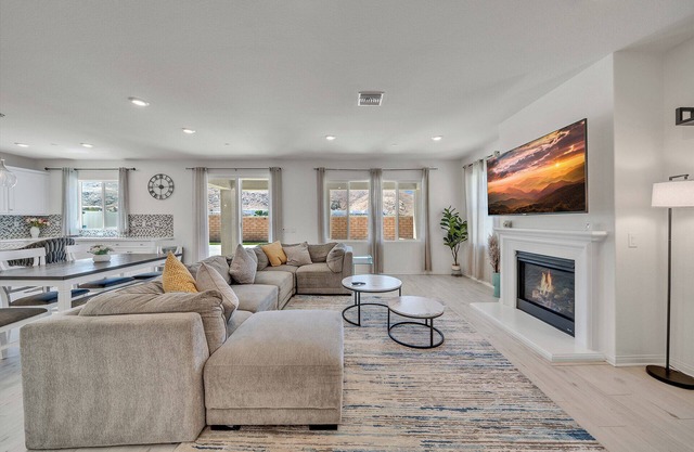 Modern 4BR Home in Riverside’s Sycamore Highlands, Fully furnish, Spacious#41559