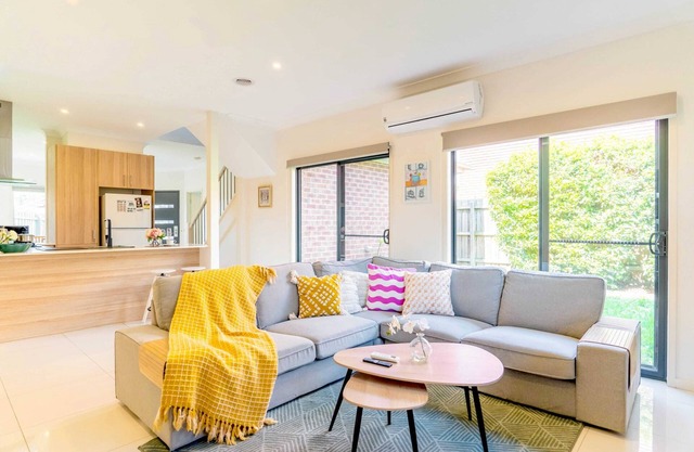 Modern 4BR Home in Central Oakleigh East