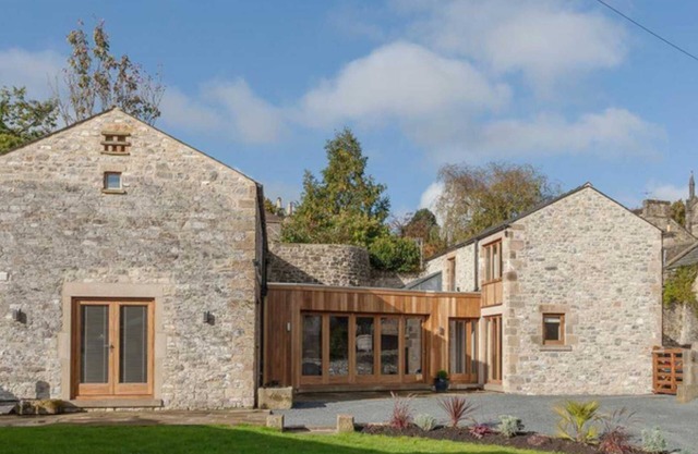 Modern 5 bedroom family friendly barn conversion in the heart of Bakewell.