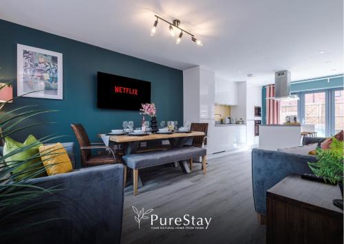 Modern 5 Bedroom House in Manchester by PureStay - Short Stay with Service Accommodation & Free Parking