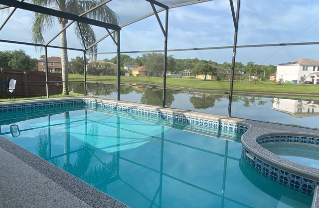 Modern 5 bedroom villa with private pool/ lake view / 30 mins from Disney