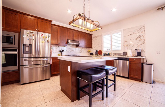 Modern 5B/3Ba House/Loft/10 Guest/near ONT airport