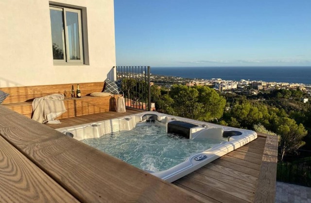 Modern 6-bedroom finca in Marbella with spectacular views