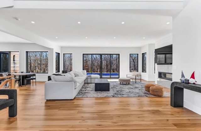 MODERN 6 BEDROOM HAMPTONS OASIS