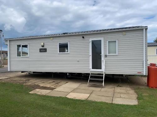 Modern 6 Berth Caravan At Sand Le Mere Park, Yorkshire Ref 71002D