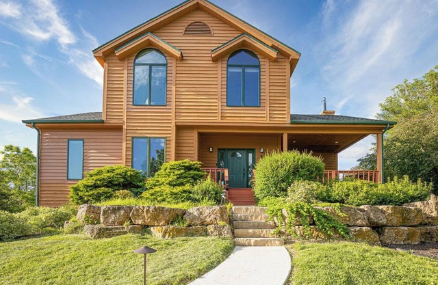 Modern 6Br/6Ba, Hot tub, Views, game rm