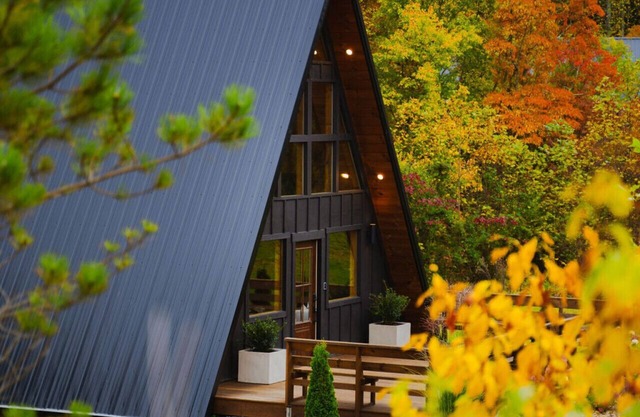 Modern Luxury + Barrel Sauna | Hot Tub | Kid's Fort | Private Trails