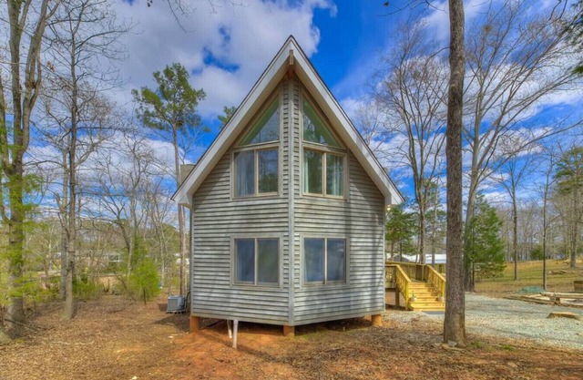 ✰ Modern A-Frame Lake House ✰ 4BR on Waterfront