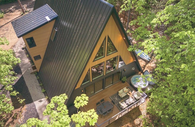 Modern Aframe River Views, Sauna, & Hot Tub