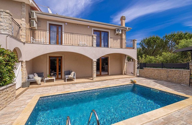 Maison de vacances moderne et attrayante Djana