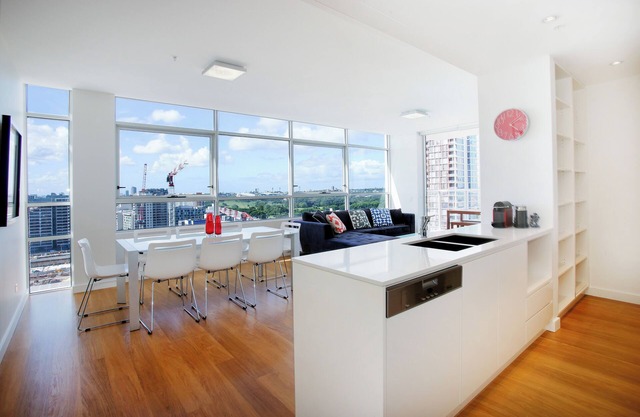 Modern and Bright 3BR Executive Apartment in Zetland with Views
