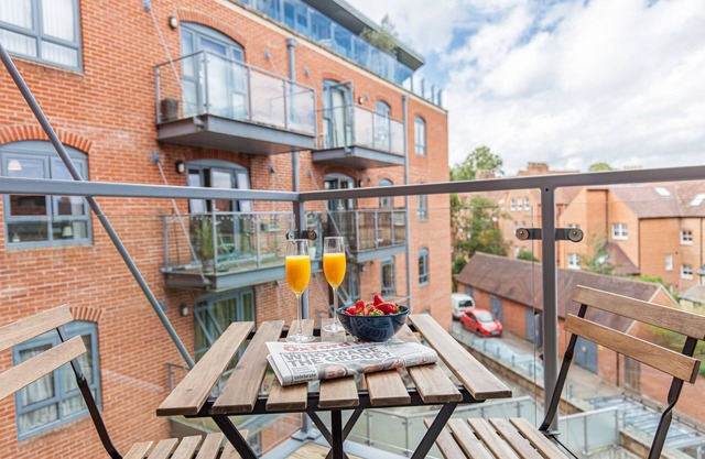 Modern and chic city centre apartment with parking