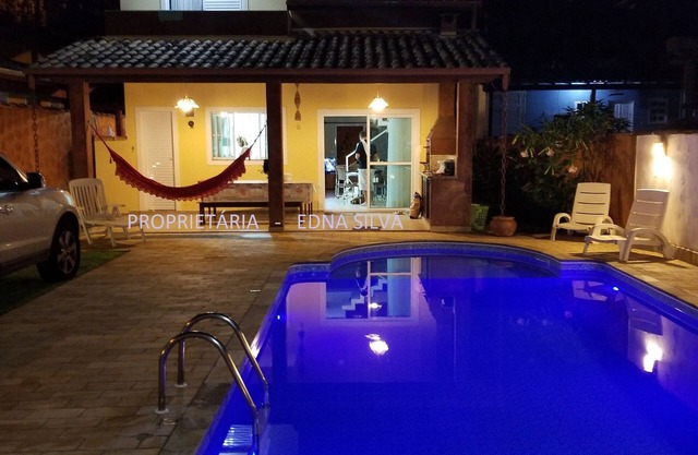 Maison moderne avec piscine et à 1 km confortable de Praia do Curral