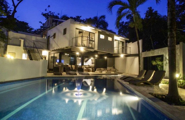 MAGNIFIQUE VILLA À PIED DE LA PLAGE