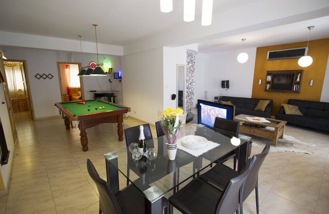 Appartement luxueux, moderne et décloisonné avec Jacuzzi et vues sur le port